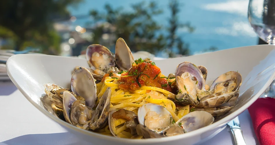 Santa Cruz Food Scene: Must-Visit Restaurants, Cafés & Coastal Eats